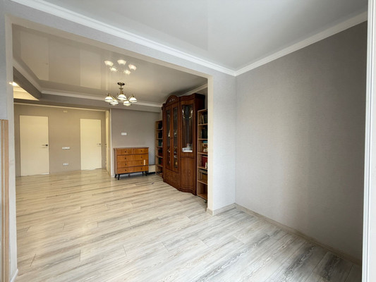 Продам трехкомнатную (3-комн.) квартиру, Кирова ул, 2ка, Нальчик г