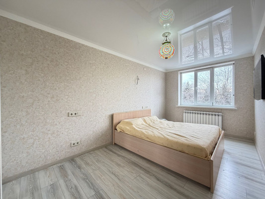 Продам трехкомнатную (3-комн.) квартиру, Кирова ул, 2ка, Нальчик г