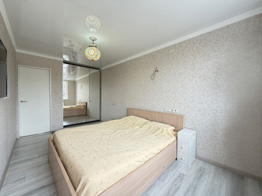 Продам трехкомнатную (3-комн.) квартиру, Кирова ул, 2ка, Нальчик г