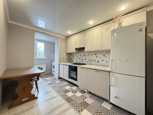 Продам трехкомнатную (3-комн.) квартиру, Кирова ул, 2ка, Нальчик г