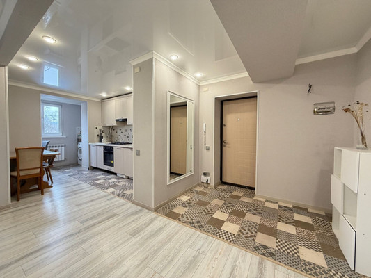 Продам трехкомнатную (3-комн.) квартиру, Кирова ул, 2ка, Нальчик г