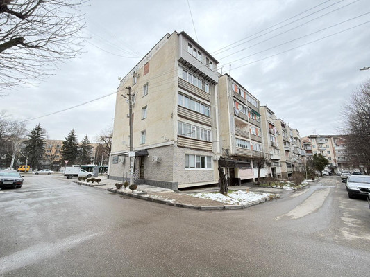 Продам трехкомнатную (3-комн.) квартиру, Кирова ул, 2ка, Нальчик г