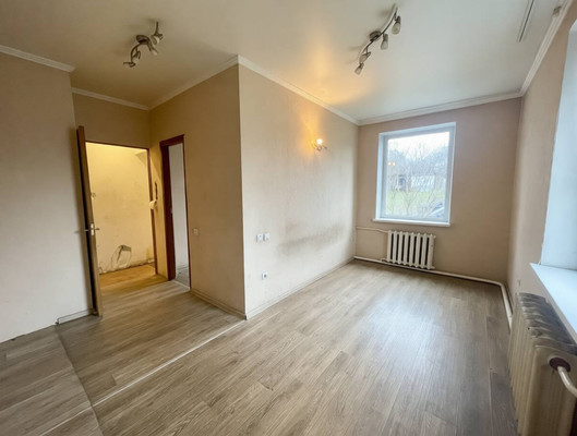 Продам двухкомнатную (2-комн.) квартиру, Ялтинская ул, 75, Калининград г