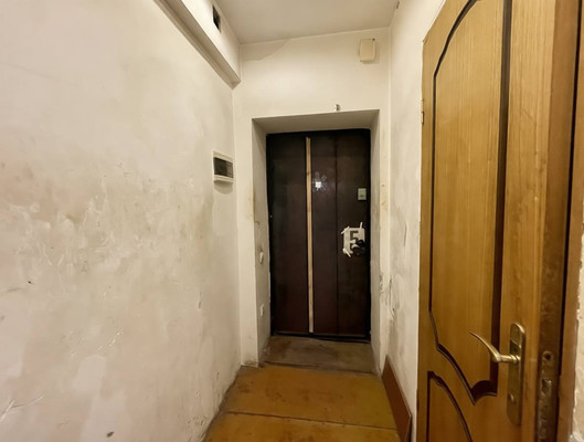 Продам двухкомнатную (2-комн.) квартиру, Ялтинская ул, 75, Калининград г