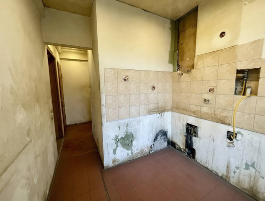 Продам двухкомнатную (2-комн.) квартиру, Ялтинская ул, 75, Калининград г