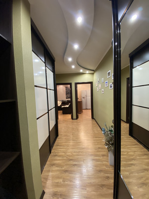 Продам трехкомнатную (3-комн.) квартиру, Дружбы Народов ул, 22к1, Нижневартовск г