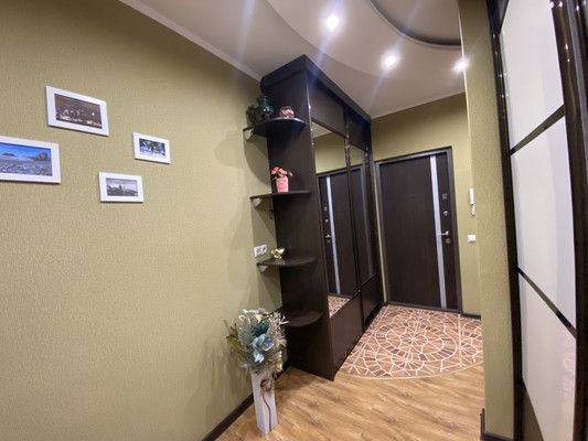 Продам трехкомнатную (3-комн.) квартиру, Дружбы Народов ул, 22к1, Нижневартовск г