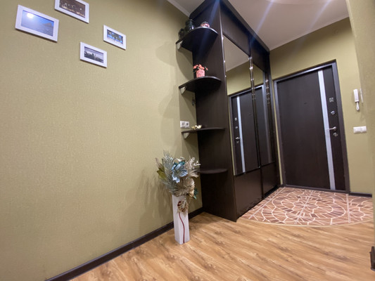 Продам трехкомнатную (3-комн.) квартиру, Дружбы Народов ул, 22к1, Нижневартовск г