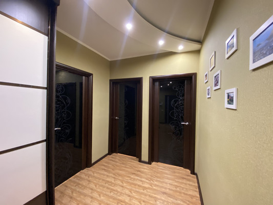 Продам трехкомнатную (3-комн.) квартиру, Дружбы Народов ул, 22к1, Нижневартовск г