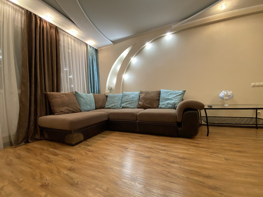 Продам трехкомнатную (3-комн.) квартиру, Дружбы Народов ул, 22к1, Нижневартовск г