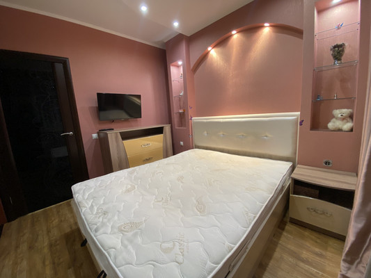 Продам трехкомнатную (3-комн.) квартиру, Дружбы Народов ул, 22к1, Нижневартовск г