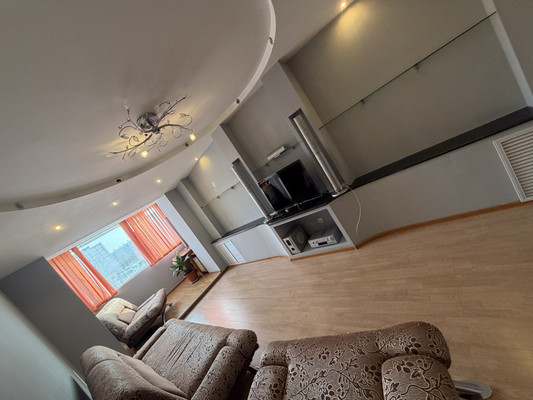 Продам трехкомнатную (3-комн.) квартиру, Победы пр-кт, 45к3, Комсомольск-на-Амуре г