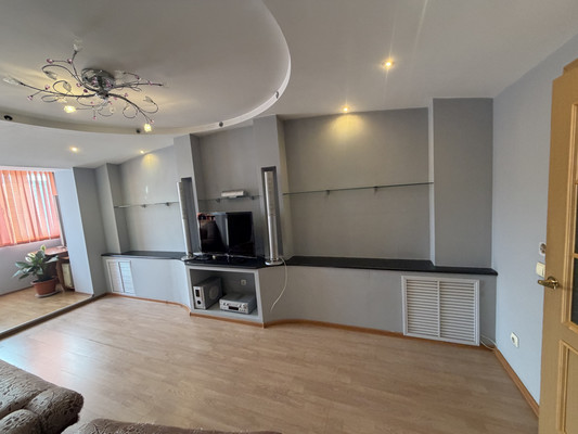 Продам трехкомнатную (3-комн.) квартиру, Победы пр-кт, 45к3, Комсомольск-на-Амуре г