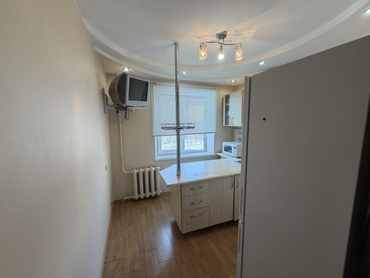 Продам трехкомнатную (3-комн.) квартиру, Победы пр-кт, 45к3, Комсомольск-на-Амуре г