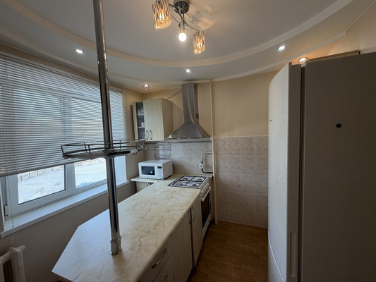 Продам трехкомнатную (3-комн.) квартиру, Победы пр-кт, 45к3, Комсомольск-на-Амуре г