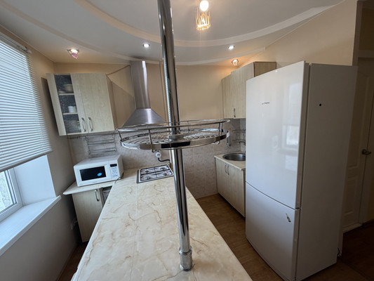 Продам трехкомнатную (3-комн.) квартиру, Победы пр-кт, 45к3, Комсомольск-на-Амуре г