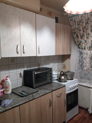 Продам двухкомнатную (2-комн.) квартиру, Перекопская ул, 17к1, Москва г