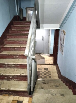 Продам двухкомнатную (2-комн.) квартиру, Перекопская ул, 17к1, Москва г