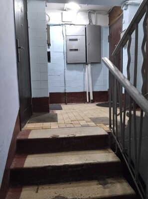 Продам двухкомнатную (2-комн.) квартиру, Перекопская ул, 17к1, Москва г