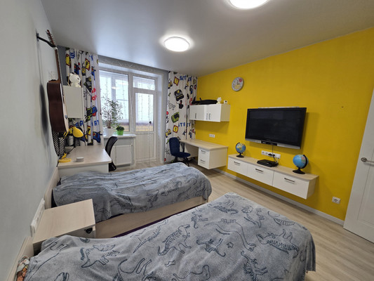 Продам трехкомнатную (3-комн.) квартиру, Чернякова ул, 3, Йошкар-Ола г