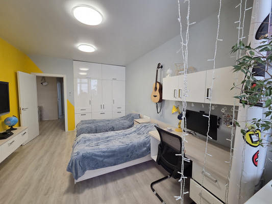 Продам трехкомнатную (3-комн.) квартиру, Чернякова ул, 3, Йошкар-Ола г