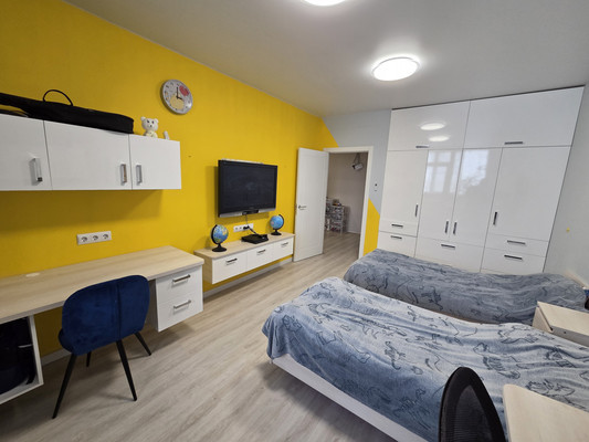 Продам трехкомнатную (3-комн.) квартиру, Чернякова ул, 3, Йошкар-Ола г