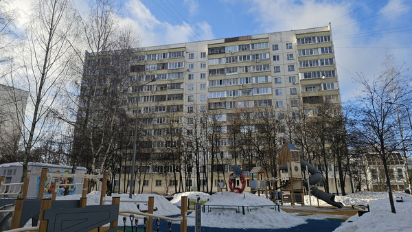 Продам двухкомнатную (2-комн.) квартиру, Адмирала Лазарева ул, 42к1, Москва г