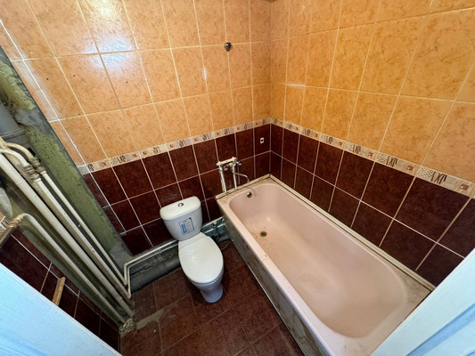 Продам двухкомнатную (2-комн.) квартиру, Октябрьский пр-кт, 16, Амурск г