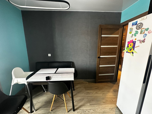 Продам двухкомнатную (2-комн.) квартиру, Героев пр-кт, 3, Просторный мкр