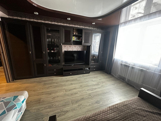 Продам двухкомнатную (2-комн.) квартиру, Героев пр-кт, 3, Просторный мкр