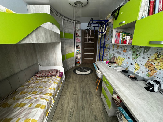 Продам двухкомнатную (2-комн.) квартиру, Героев пр-кт, 3, Просторный мкр