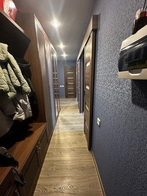 Продам двухкомнатную (2-комн.) квартиру, Героев пр-кт, 3, Просторный мкр