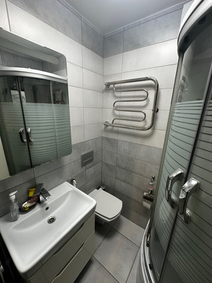 Продам двухкомнатную (2-комн.) квартиру, Героев пр-кт, 3, Просторный мкр