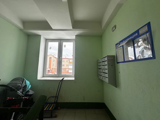 Продам двухкомнатную (2-комн.) квартиру, Героев пр-кт, 3, Просторный мкр