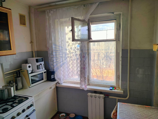 Продам трехкомнатную (3-комн.) квартиру, Железнодорожников ул, 8, Красноярск г