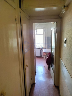 Продам трехкомнатную (3-комн.) квартиру, Железнодорожников ул, 8, Красноярск г