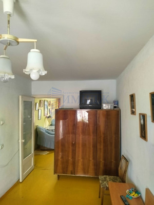 Продам трехкомнатную (3-комн.) квартиру, Железнодорожников ул, 8, Красноярск г