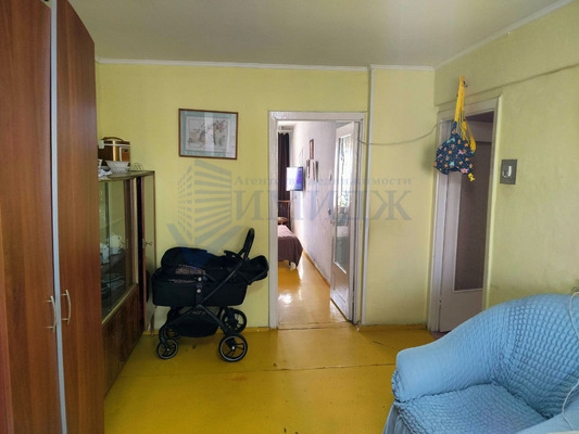 Продам трехкомнатную (3-комн.) квартиру, Железнодорожников ул, 8, Красноярск г