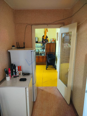 Продам трехкомнатную (3-комн.) квартиру, Железнодорожников ул, 8, Красноярск г