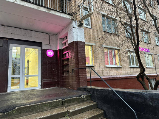 Продам торговое помещение 35 м2, 50 лет Октября ул, 6, Москва г