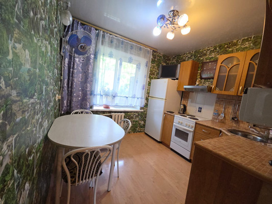 Продам двухкомнатную (2-комн.) квартиру, Нахимовская ул, 35, Находка г