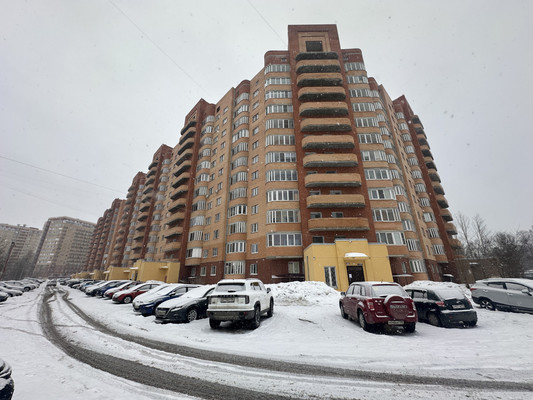 Продам трехкомнатную (3-комн.) квартиру, Дмитровская ул, 3, Базарово д