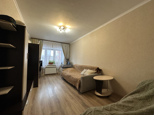 Продам трехкомнатную (3-комн.) квартиру, Дмитровская ул, 3, Базарово д