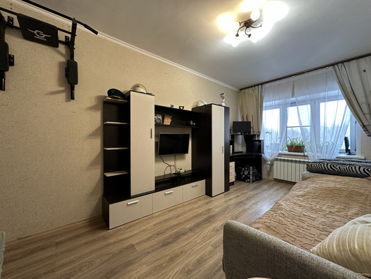 Продам трехкомнатную (3-комн.) квартиру, Дмитровская ул, 3, Базарово д