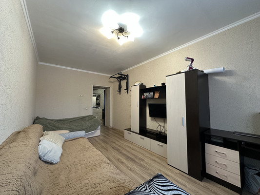 Продам трехкомнатную (3-комн.) квартиру, Дмитровская ул, 3, Базарово д