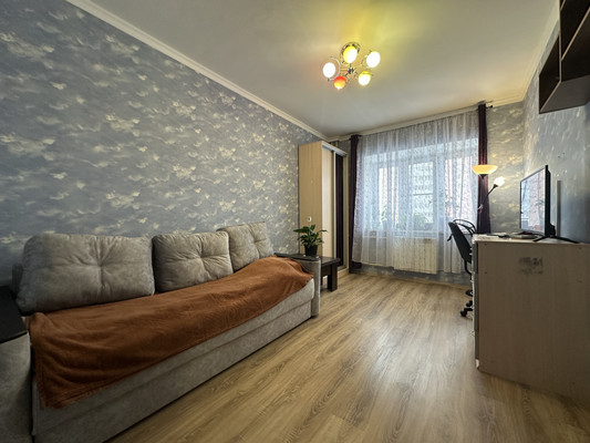 Продам трехкомнатную (3-комн.) квартиру, Дмитровская ул, 3, Базарово д