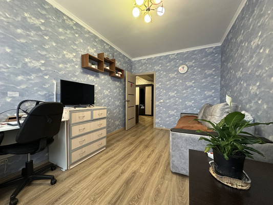 Продам трехкомнатную (3-комн.) квартиру, Дмитровская ул, 3, Базарово д