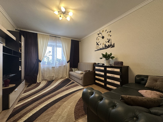 Продам трехкомнатную (3-комн.) квартиру, Дмитровская ул, 3, Базарово д