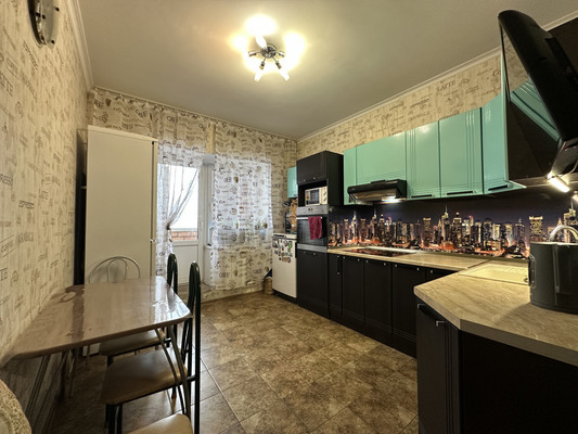 Продам трехкомнатную (3-комн.) квартиру, Дмитровская ул, 3, Базарово д