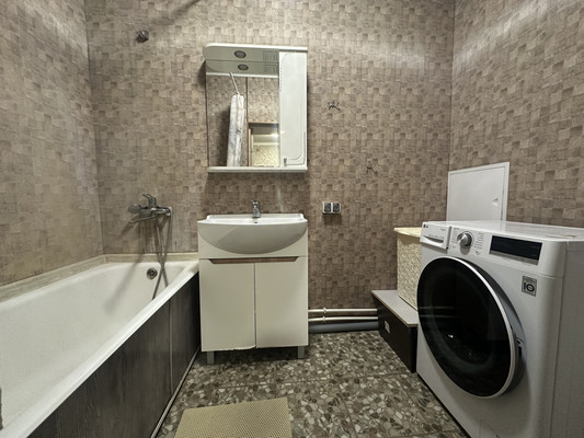 Продам трехкомнатную (3-комн.) квартиру, Дмитровская ул, 3, Базарово д